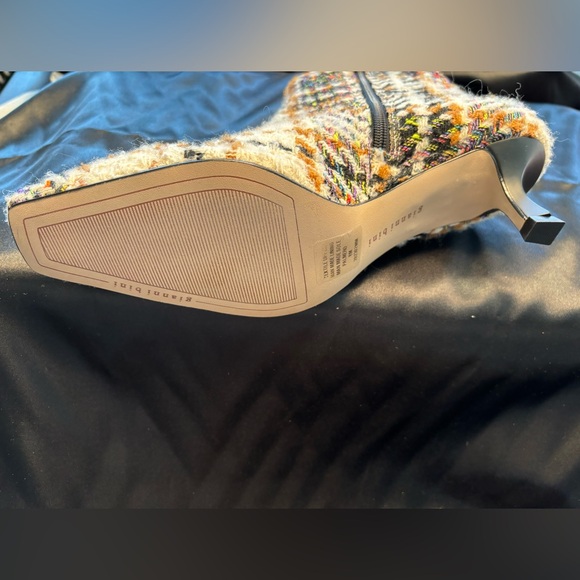 NEW Gianni Bini Palmero Flannel Plaid Snip Toe Kitten Heel booties, Size 8.5M - Picture 8 of 10